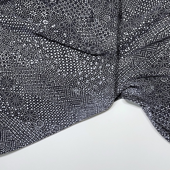 Lululemon full length leggings, black & gray print, size 6 - Picture 9 of 9